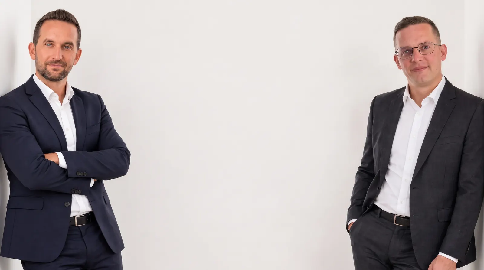 Stefan Dürr und Eduard Keil vor hellem Hintergrund